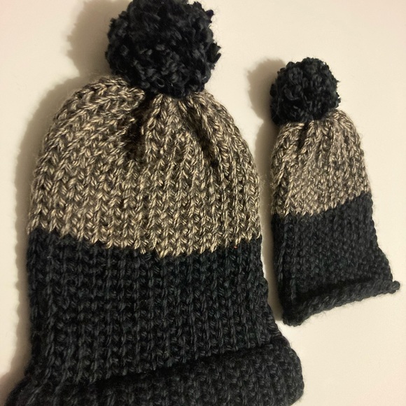 Matching crochet newborn and mom hats - Picture 2 of 5